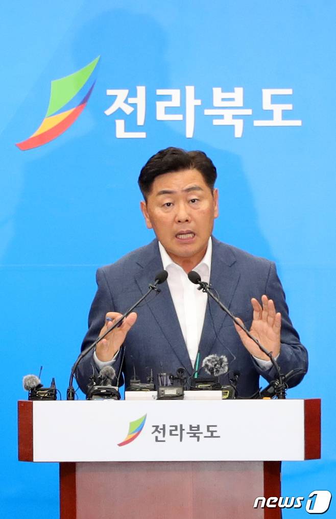 김관영 전북도지사가 14일 전북 전주시 전북도청 브리핑룸에서 새만금 세계스카우트잼버리 파행과 관련한 기자회견을 하고 있다. 2023.8.14/뉴스1 ⓒ News1 유경석 기자