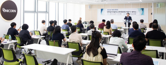 류영춘 대전·충청권 대학일자리플러스센터협의회장이 16일 대전 호텔오노마에서 개최한 '채용 트렌드 및 대학 간 연계 프로그램 논의 세미나'에서 인사말을 하고 있다. 사진=배재대 제공