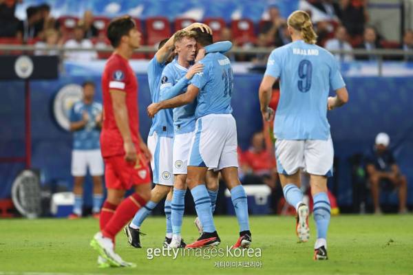 기뻐하고 있는 콜 팔머 등 맨체스터 시티 선수들. 사진=게티이미지