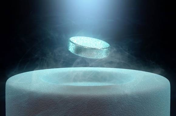 지난달 국내 민간 연구기업에서 상온 초전도체를 개발했다고 주장하면서 초전도 현상에 관한 관심이 높아지고 있다. ‘마이스너·옥센펠트 효과’ 때문에 초전도체가 떠오르는 현상을 관찰할 수 있다. 미국 에너지부 제공