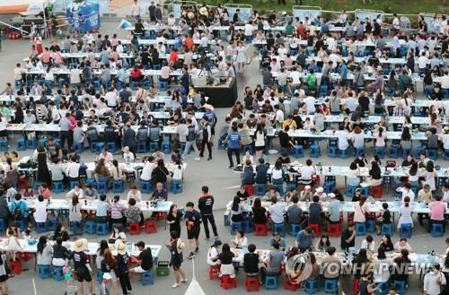 전주 가맥축제 [연합뉴스 자료사진]