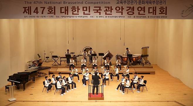 연주하는 여수북초 오케스트라 [전남도교육청 제공.재판매 및 DB금지]