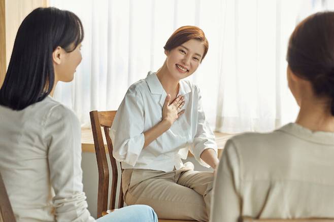 마음을 터놓는 인간관계가 힘든 사람일수록, 사소한 약속이라도 최대한 지키려고 노력해야 하고 상대의 의견을 경청해야 하며 작은 일이라도 친절하게 대해야 한다. [사진=클립아트코리아]