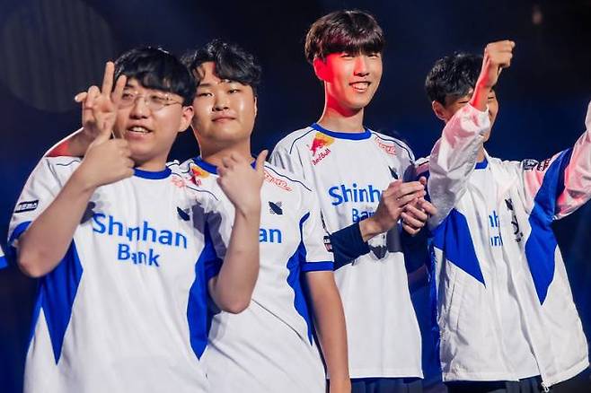 승리를 만끽하는 DRX 선수단. 라이엇 게임즈