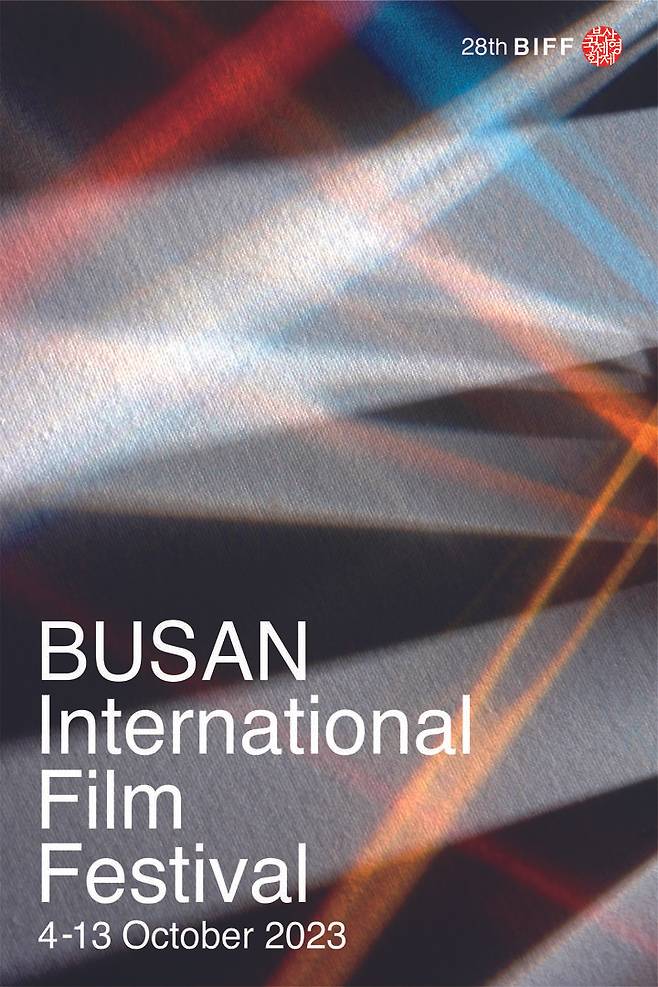 [부산=뉴시스] 권태완 기자 = 부산국제영화제는 올해 제28회 영화제 공식 포스터를 15일 공개했다. 이번 포스터는 회전하는 프리즘을 통과한 다채로운 색과 형체의 빛이 조화로운 상호작용으로 파생된 이미지를 모티브로 한다. (사진=부산국제영화제 조직위원회 제공) 2023.08.15. photo@newsis.com *재판매 및 DB 금지