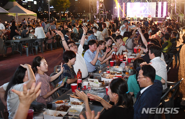 【울산=뉴시스】 태화강 치맥 페스티벌 현장. (사진=울산 중구 제공) photo@newsis.com