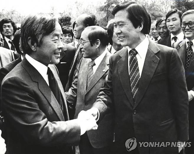 민주화운동 시절의 김영삼(왼쪽)과 김대중(오른쪽) [연합뉴스 자료사진]