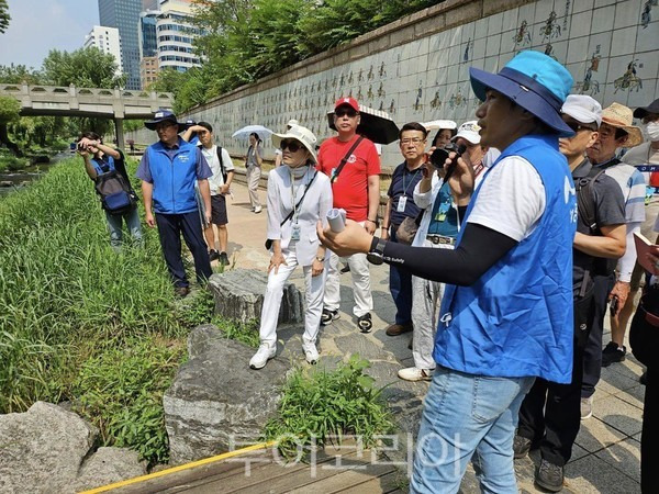 도림천 지킴이들과 청계천 현장탐방 모습