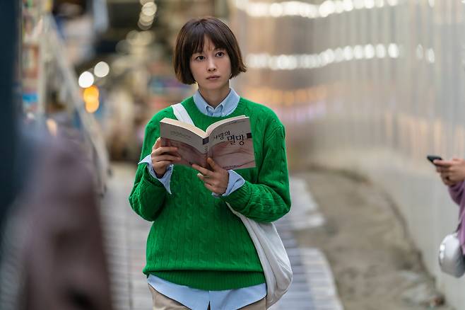 웨이브 '박하경 여행기' 스틸