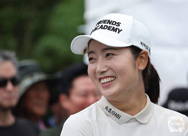 ‘하이원 리조트 여자오픈 2023’에서 우승한 한진선이 활짝 웃고 있다. 사진|KLPGA