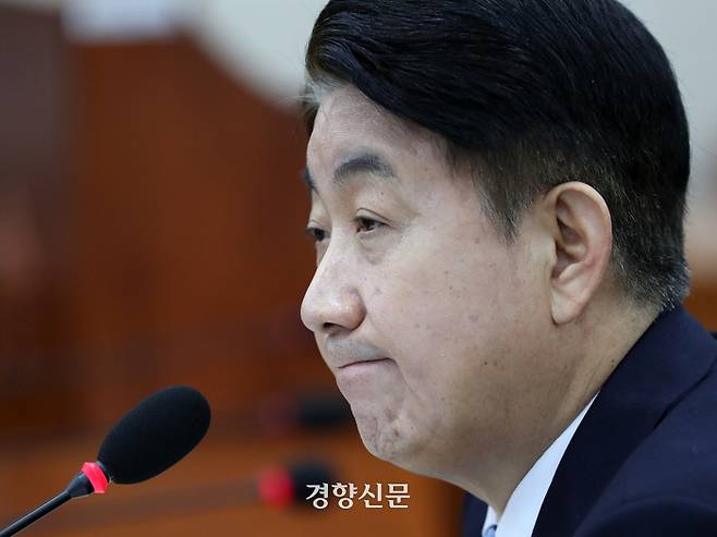 이동관 방송통신위원장 후보자가 지난 18일 국회 과방위회의실에서 열린 인사청문회에서 의원질의에 답변하고 있다. 박민규 선임기자