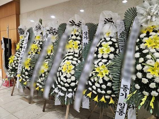 지난 17일 발생한 신림동 성폭행 사건 피해자 A씨가 19일 사망하면서 서울 고려대 구로병원에 차려진 빈소. 동료와 지인들은 "남한테 폐끼치지 싫어 하고 책임감이 강했던 착한 사람"으로 A씨를 기억했다. 이영근 기자