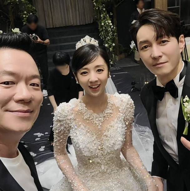 왼쪽부터 김태균, 히라이 사야, 심형탁 (계정 캡처)