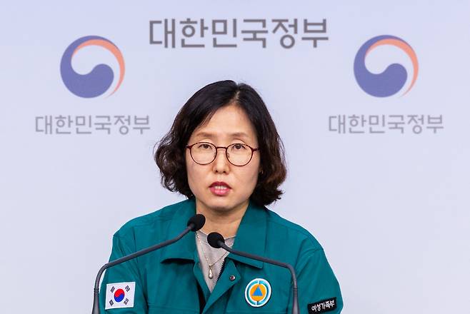 조민경 여성가족부 대변인이 21일 오전 서울 종로구 정부서울청사 별관에서 정례브리핑을 하고 있다. ⓒ연합뉴스