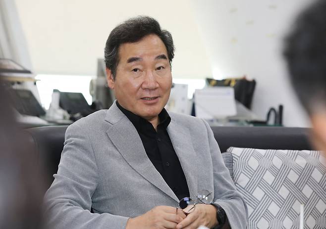 이낙연 전 더불어민주당 대표가 16일 광주시의회 기자실에서 간담회를 갖고 있다. 이 전 대표는 "민주당이 길을 잃고 있다"며 "DJ 시대, 제2의 DJ시대가 필요하다"고 강조했다. /사진=뉴스1