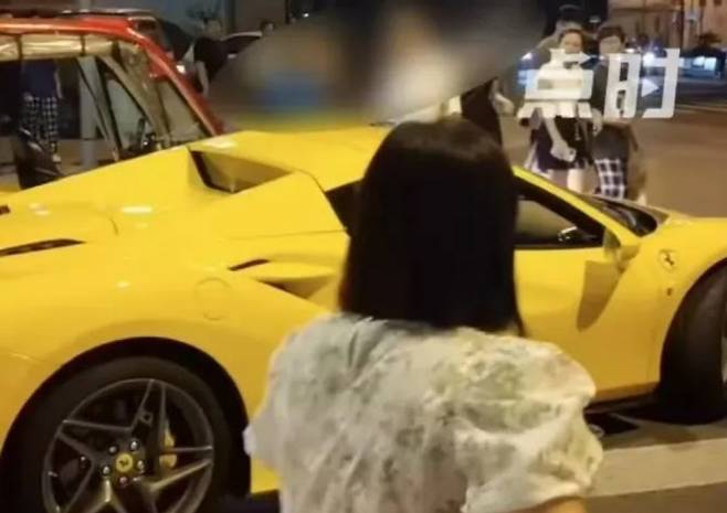 페라리 사고 현장 (사진=웨이보)