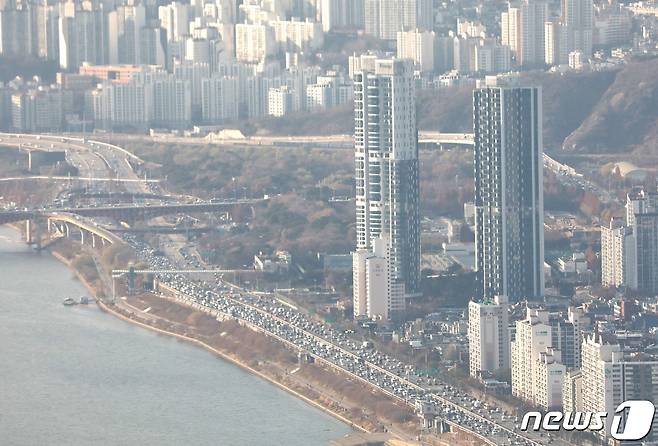 서울 송파구 롯데월드타워 서울스카이에서 성수동 '트리마제'가 보이고 있다. 2020.12.2/뉴스1 ⓒ News1 이성철 기자
