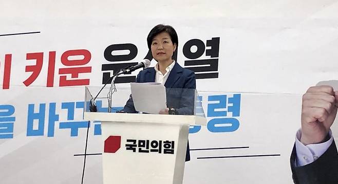 이진숙 전 대전 MBC 사장이 지난 3월 대구시 수성구 범어동 국민의힘 대구시당에서 기자회견을 열고 대구시장 출마를 공식 선언하고 있다. 뉴스1