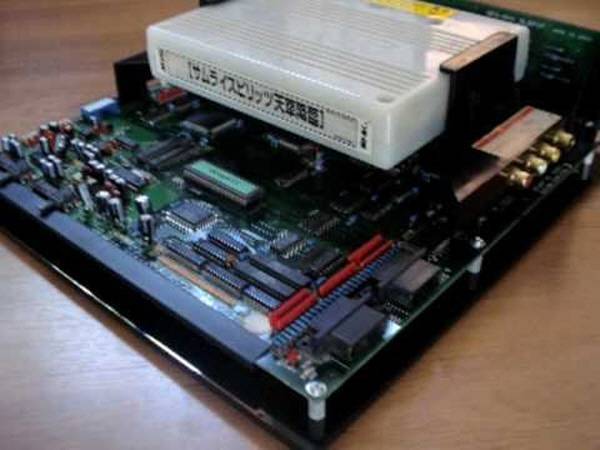 (동일한 성능의 아케이드 게임기판, MVS)