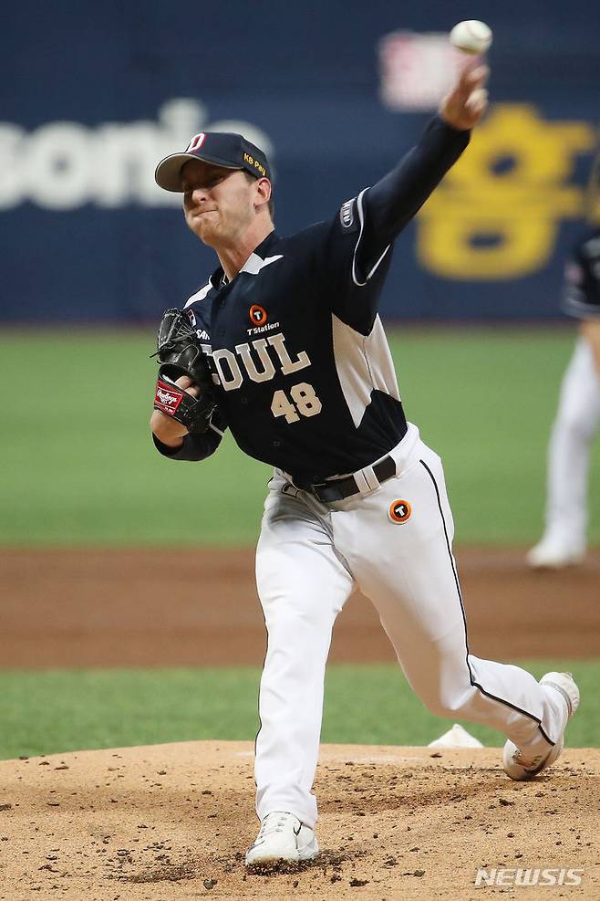 [서울=뉴시스] 조성우 기자 = 23일 오후 서울 구로구 고척스카이도에서 열린 2023 KBO 리그 두산 베어스와 키움 히어로즈의 경기, 두산 선발투수 브랜든 와델이 역투하고 있다. 2023.08.23. xconfind@newsis.com