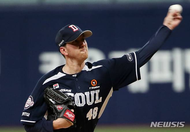 [서울=뉴시스] 조성우 기자 = 23일 오후 서울 구로구 고척스카이도에서 열린 2023 KBO 리그 두산 베어스와 키움 히어로즈의 경기, 두산 선발투수 브랜든 와델이 역투하고 있다. 2023.08.23. xconfind@newsis.com