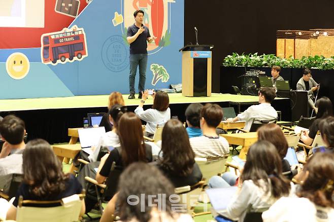 김종윤 야놀자 대표가 24일 서울 강남구 삼성동 코엑스에서 열린 여행박람회 ‘2023 올댓트래블’(All That Travel·ATT)에서 클라우드 기술을 통한 AI 기반 트래블테크의 글로벌화 방안 주제로 강의를 하고 있다. (사진=이영훈 기자)