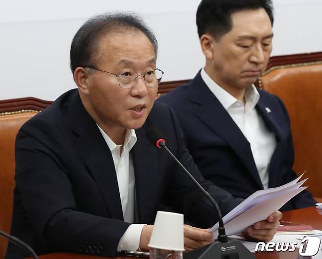 윤재옥 국민의힘 원내대표 24일 서울 여의도 국회에서 열린 최고위원회의에서 발언을 하고 있다. 2023.8.24/뉴스1 ⓒ News1 송원영 기자