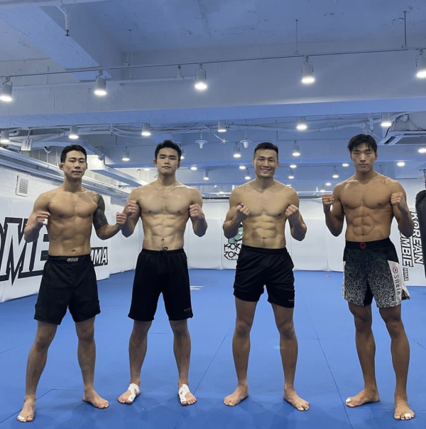 26일 UFC 싱가포르 대회에 정찬성과 동반 출전하는 최승우(오른쪽 끝)는 승리 공식을 이어간다는 의지다.(사진=최승우 SNS)