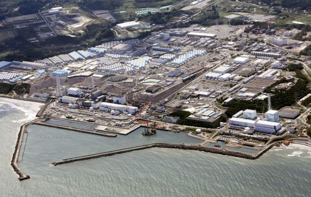 일본 후쿠시마 제1원자력발전소 앞바다에서 24일 잔잔한 파도가 일고 있다. 원전 운영사인 도쿄전력은 이날 오후 1시3분 오염수 해양 방류를 시작했다. 로이터연합뉴스