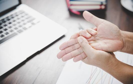 엄지손가락 늘리기 | 출처: 게티이미지뱅크