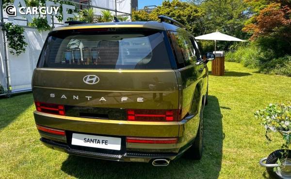 논란 많던 후면 디자인..실물은상당히 모던하고 깔끔하다.테일램프 시인성도 문제가 없다