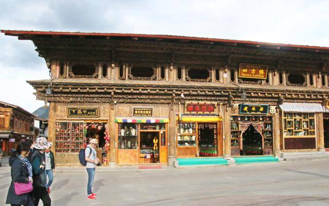 샹그릴라 고성의 사방가. ⓒ최종명