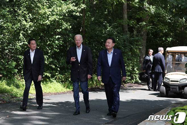왼쪽부터 기시다 후미오 일본 총리와 조 바이든 미국 대통령, 윤석열 대통령. (대통령실 제공) 2023.8.18/뉴스1 ⓒ News1 안은나 기자