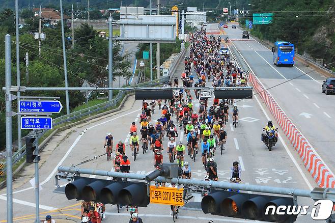 27일 진행된 제7회 인제한계령 그란폰도 자전거 대회.(인제군 제공)