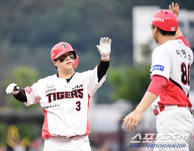 27일 광주 한화전. 4회 2사 만루에서 김선빈이 2타점 적시타를 쳤다. 광주=송정헌 기자songs@sportschosun.com