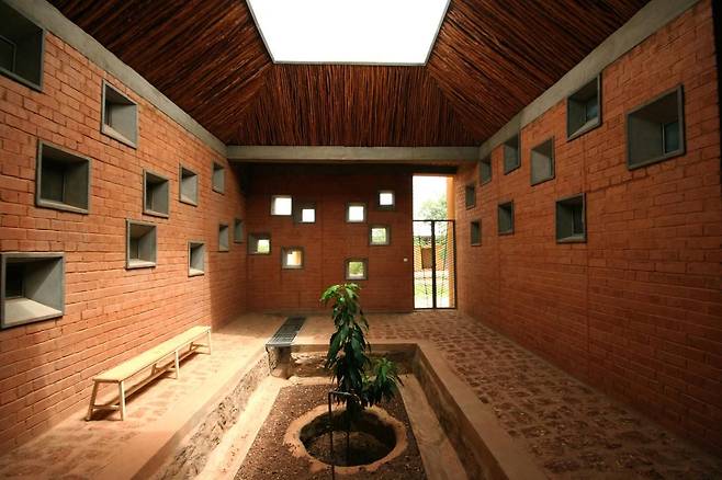 '건축계 노벨상'이라고 불리는 2022년 프리츠커상을 수상한 아프리카 출신 프란시스 케레가 지은 건축물./프리츠커상 홈페이지