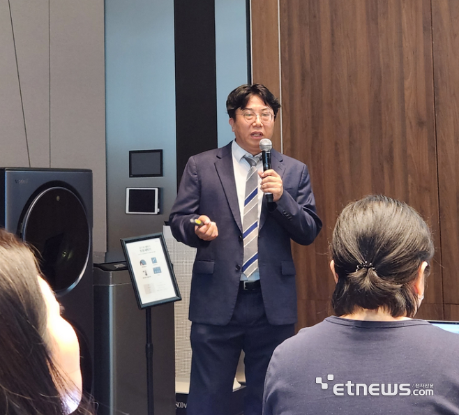 안지홍 캐리어냉장 사업전략실 이사가 모드비를 소개하고 있다. 김신영 기자