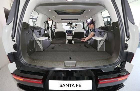 '디 올 뉴 싼타페'의 여유있는 뒷공간. 연합뉴스