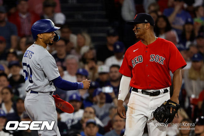 [사진] LA 다저스 무키 베츠, 보스턴 레드삭스 라파엘 데버스. ⓒGettyimages(무단전재 및 재배포 금지)