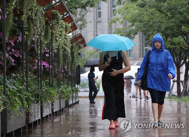 서울에 내리는 비 [연합뉴스 자료사진]