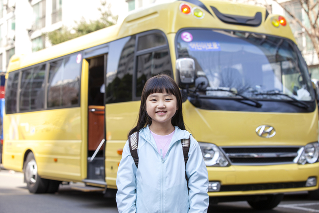 법제처의 해석에 따라 수학여행·체험학습 등에도 어린이 통학버스을 이용해야 한다. 게티이미지뱅크