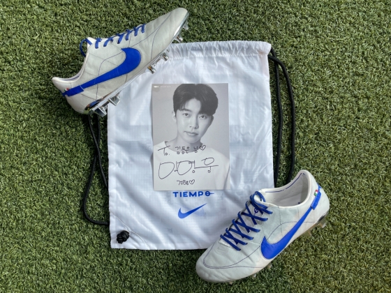 Lim Young-woong recently presented the Busanbrain lesionArgentina national football team players with a summer tracksuit.Lim Young-woongs comrade-in-arms and friend, Kim Dong-wook, is a member of the Busan National Football Federation. According to the soccer team, Lim Young-woong wants to be a member of the National Football Federation. The first message of support began.Lim Young-woong, along with the football boot at the time, handed out a cheering sign to the Busanbrain lesionArgentina national football team players, and thanks to Lim Young-woongs support, the Busanbrain lesionArgentina national football team won the National Cerebral Palsy Football Championship.