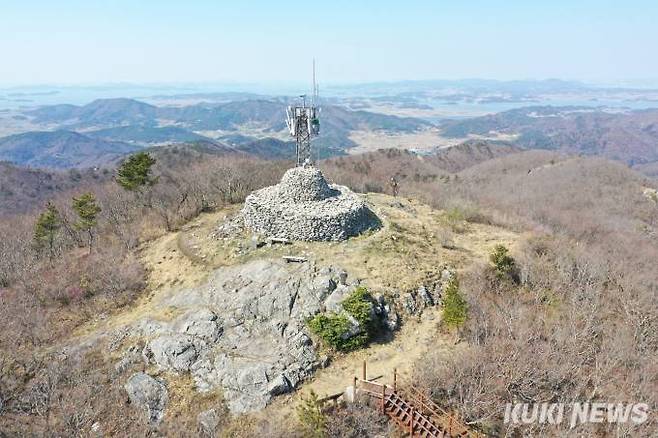 진도군 의신면 첨찰산 정상부에 위치한 ‘진도 첨찰산 봉수 유적’이 국가지정문화재 사적으로 지정될 예정이다. 사진=진도군