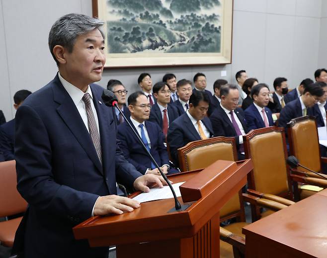 조태용 국가안보실장이 30일 저녁 서울 여의도 국회에서 열린 국회운영위원회 전체회의에서 업무보고를 하고 있다./뉴스1