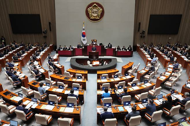 한덕수 국무총리가 30일 국회에서 열린 예산결산특별위원회 전체회의에서 인사말을 하고 있다. [연합]