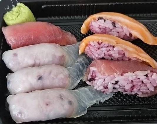 작성자가 공개한 초밥 사진. 온라인 커뮤니티