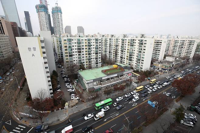 “정비사업시장 판도 바뀔까”... 강남권·여의도 재건축 수주 노리는 대형 건설사들