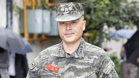 박정훈 전 해병대 수사단장이 28일 오후 국방부 검찰단에 출석하기 위해 서울 용산구 국방부로 향하고 있다. 전민규 기자