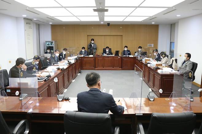 [전주=뉴시스] 9일 실시한 전북도의회 제386회 정례회 행정자치위원회의 도 감사관실에 대한 행정사무감사 모습.  *재판매 및 DB 금지