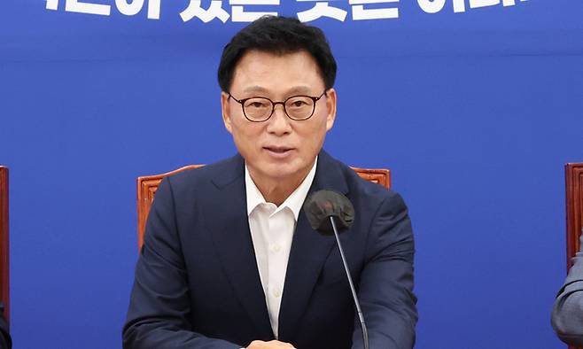 박광온 더불어민주당 원내대표가 31일 서울 여의도 국회에서 열린 정책조정회의에서 발언을 하고 있다. 뉴스1